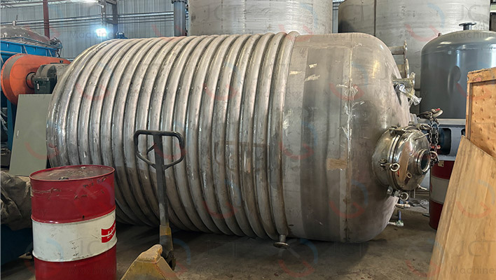 PVP solid adhesive reactor