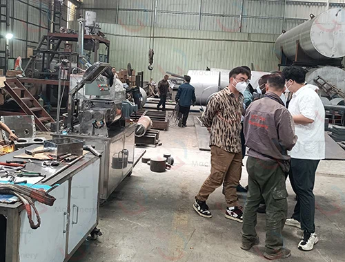 client conducts an on-site inspection of the equipment's sealing and explosion-proof technical details engineer and client verify the technical specifications of an explosion-proof reactor for PVC pipe glue on-site